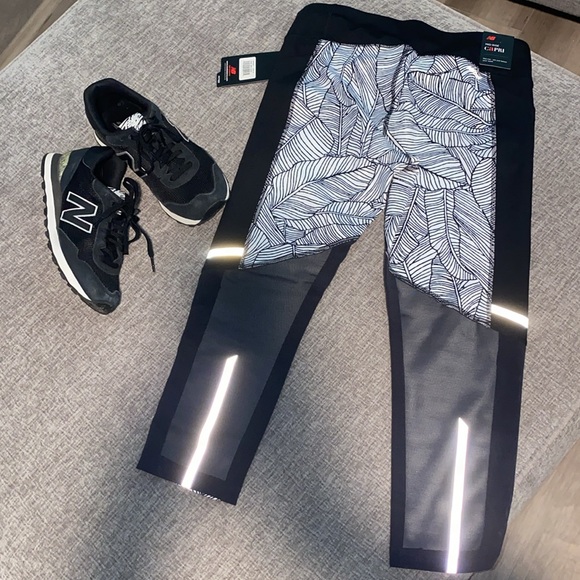 New Balance Mid Rise Capri - Picture 5 of 7